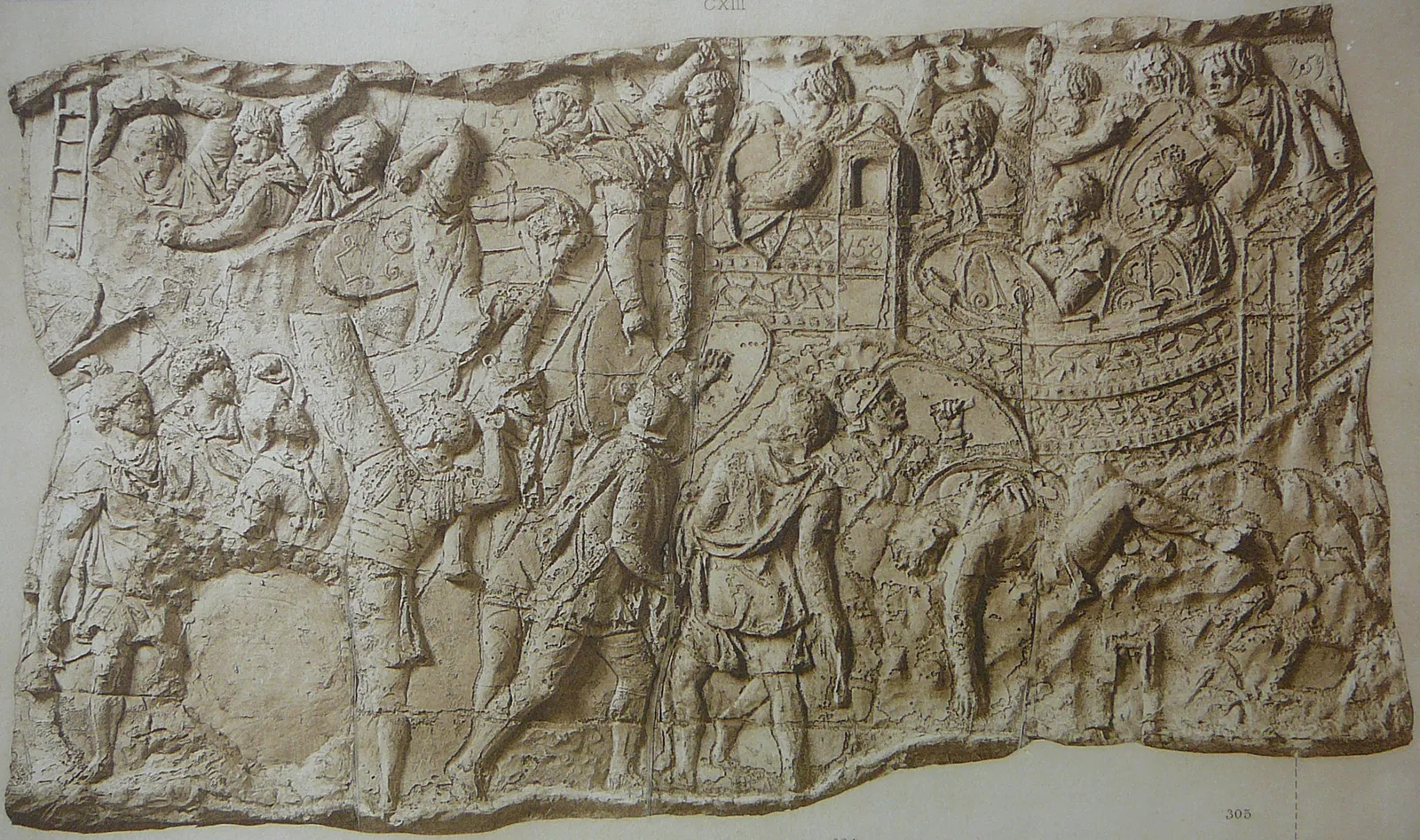 Relief antique en frise montrant l’assaut d’une forteresse : une échelle dressée contre un rempart, des soldats romains bouclier au poing progressant vers la muraille, une tour fortifiée et des cavaliers