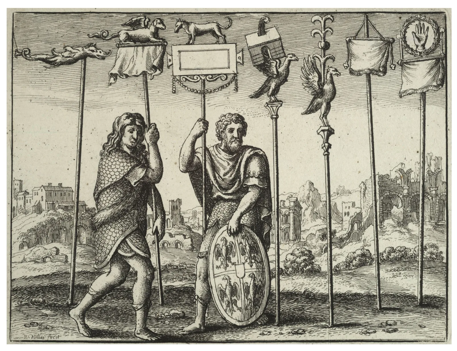 Gravure ancienne montrant deux porte-enseignes romains en armes, l’un vêtu d’une cuirasse d’écailles et portant un bouclier rond orné d’aigles, tenant chacun une haute hampe surmontée d’insignes militaires (aigle, figures animales, étendards), dans un paysage parsemé de ruines antiques.