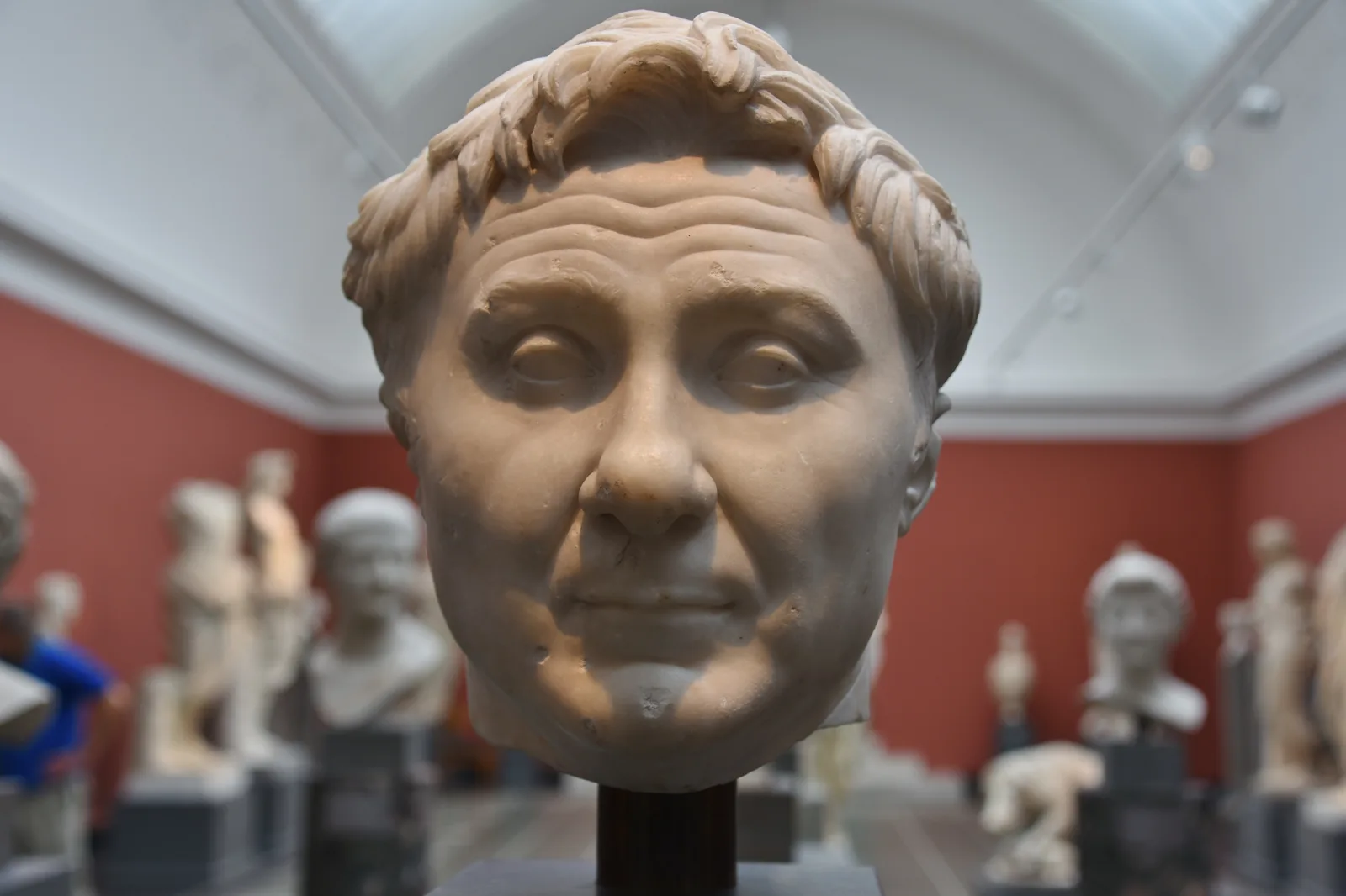Buste en marbre de Pompée le Grand, coiffure caractéristique en épis dressés à la façon d’Alexandre.