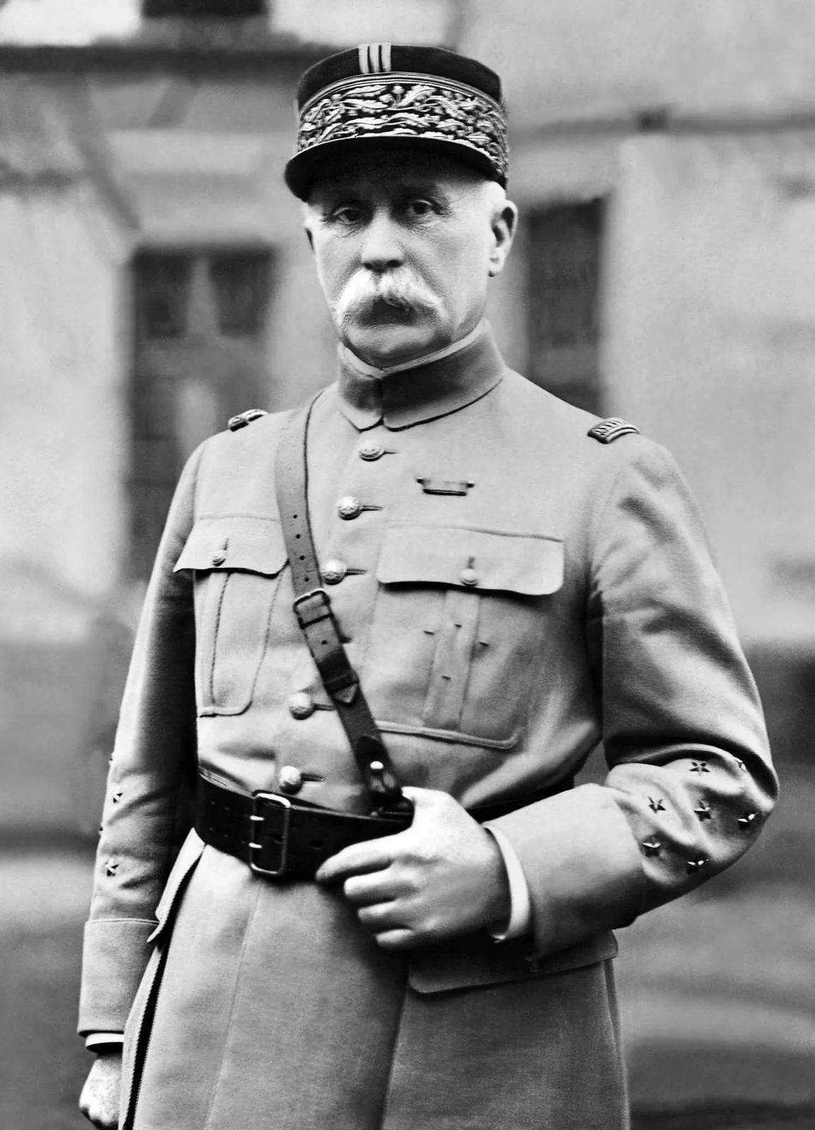Portrait du maréchal Philippe Pétain en uniforme, photographie de studio, années 1930.